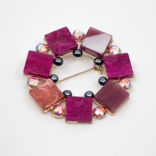 Broche circular de resina fucsia