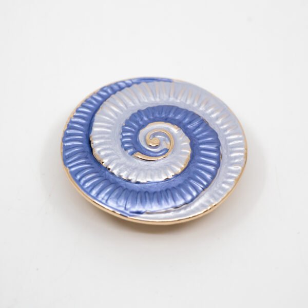 Broche fósil morado