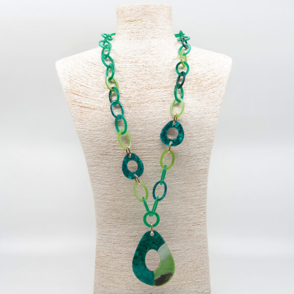 Collar colgante irregular verde