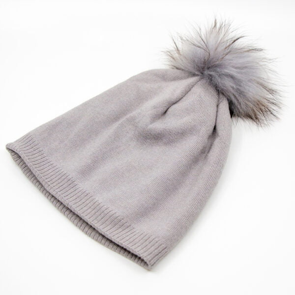 Gorro liso con pompón gris