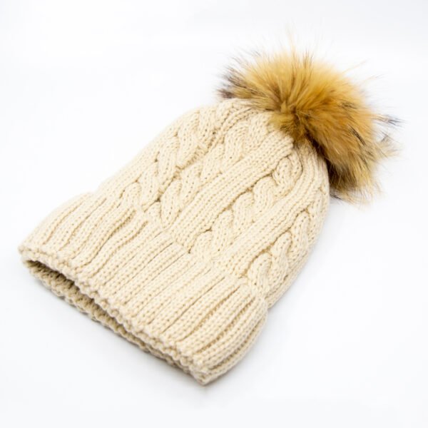 Gorro de trenzas con pompón beige
