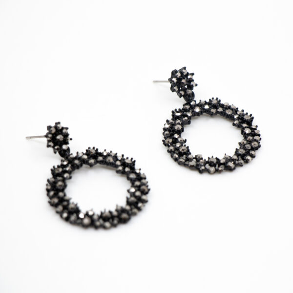 Pendientes base negra y cristal gris