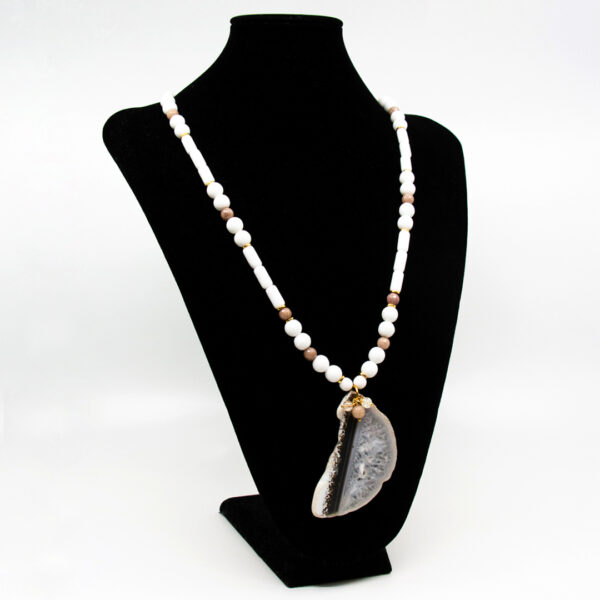 Collar piedras de cristal y ágata bandeada